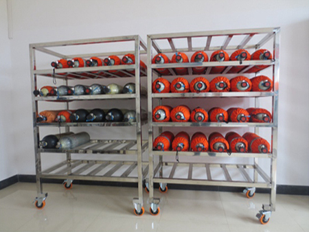 气瓶推车、放置架及修理工具